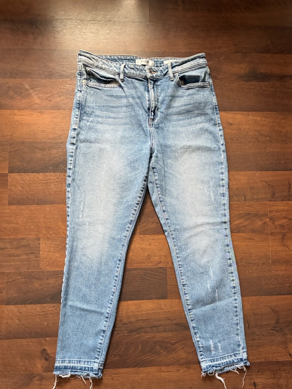 Guess Light Wash Women’s Skinny Jeans - Classic Blue